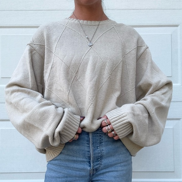 Arrow Sweaters - Cream Sweater Sz Large